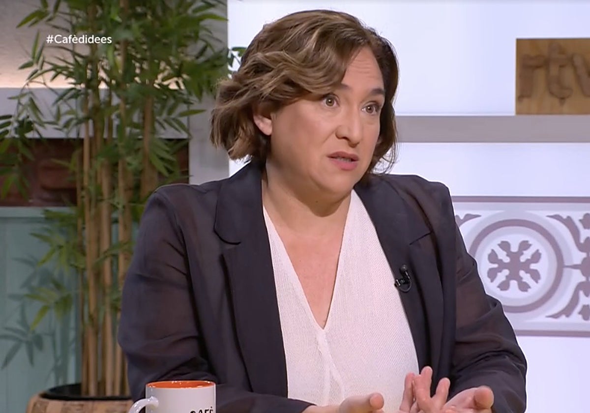 Ada Colau, hoy, durante la entrevista en la desconexión catalana de TVE