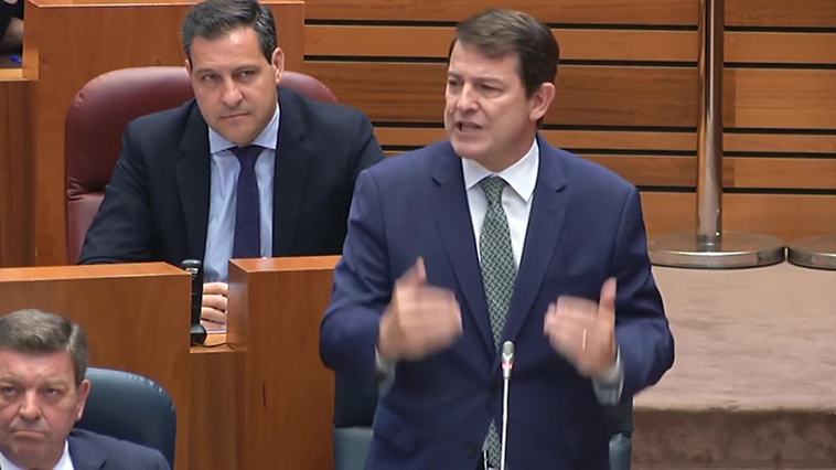 Mañueco afea a Tudanca que se "indigne" con Sánchez cuando no "coloca a sus amiguitos"