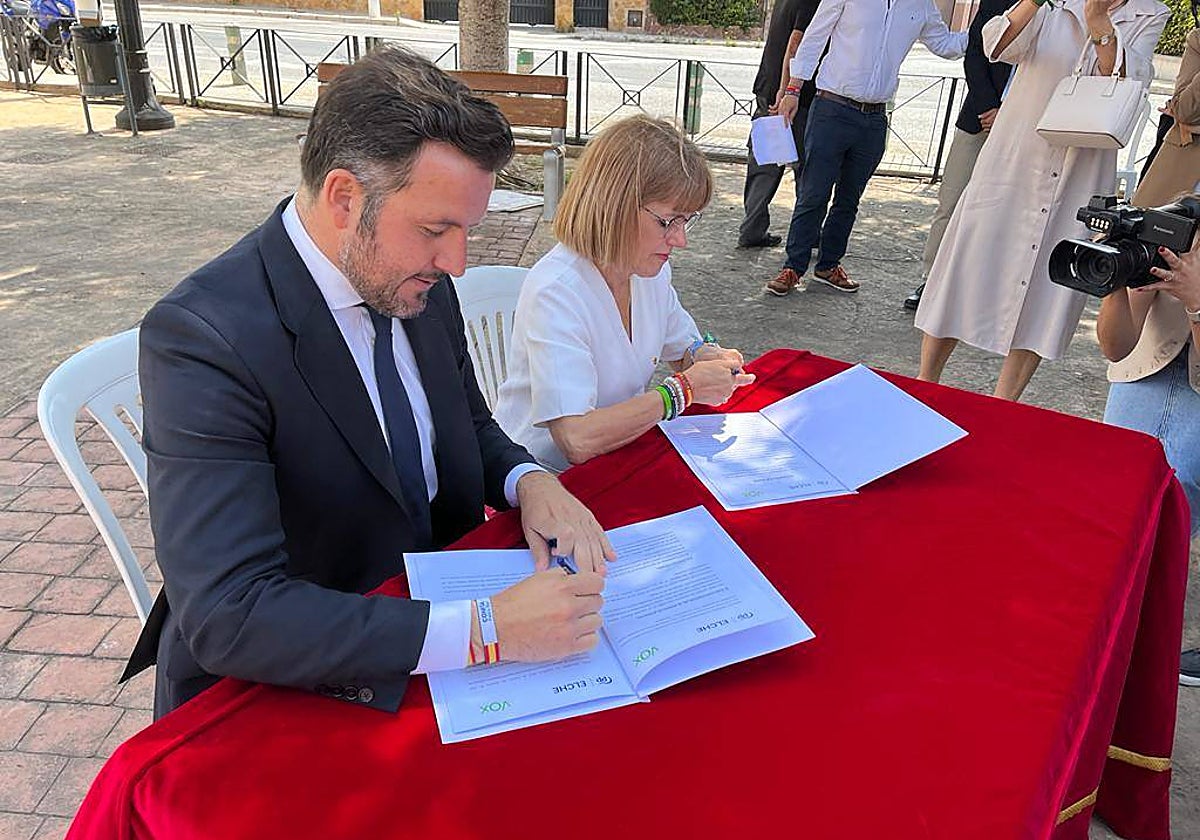 El PP y Vox cierran su acuerdo de gobierno en Elche y mandan a los socialistas a la oposición