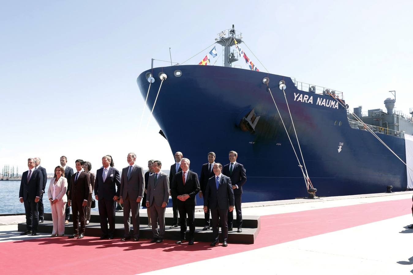 Los monarcas Felipe VI y Guillermo Alejandro asisten a la firma del acuerdo de Cepsa con Yara y Gasunie para impulsar el primer corredor de hidrógeno verde de Europa