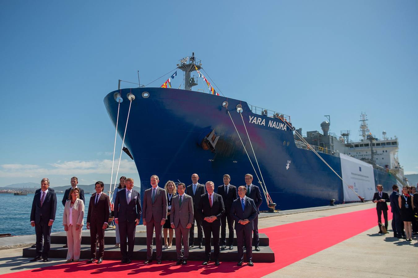 Los monarcas Felipe VI y Guillermo Alejandro asisten a la firma del acuerdo de Cepsa con Yara y Gasunie para impulsar el primer corredor de hidrógeno verde de Europa