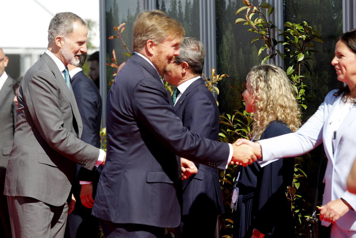 Los monarcas Felipe VI y Guillermo Alejandro asisten a la firma del acuerdo de Cepsa con Yara y Gasunie para impulsar el primer corredor de hidrógeno verde de Europa