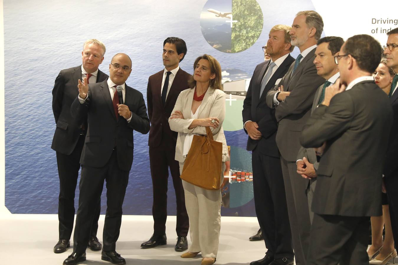 Los monarcas Felipe VI y Guillermo Alejandro asisten a la firma del acuerdo de Cepsa con Yara y Gasunie para impulsar el primer corredor de hidrógeno verde de Europa