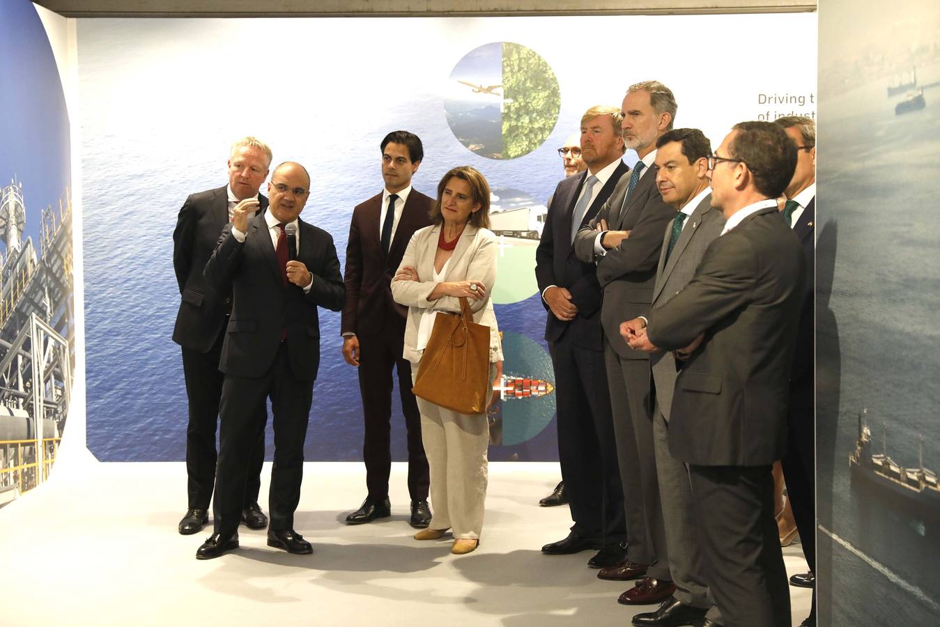 Los monarcas Felipe VI y Guillermo Alejandro asisten a la firma del acuerdo de Cepsa con Yara y Gasunie para impulsar el primer corredor de hidrógeno verde de Europa