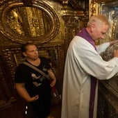 El nuevo abrazo al Apóstol: con un acceso diferenciado y sin fotos