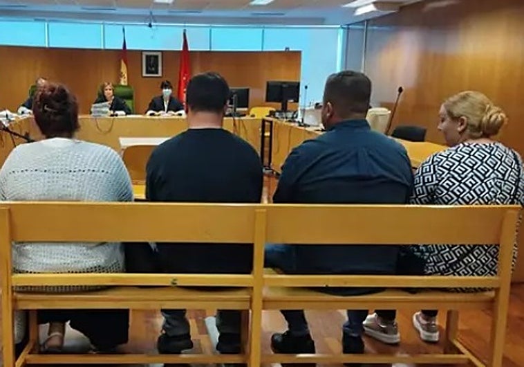 Acusados de vender a su hija junto a los supuestos compradores en el juicio