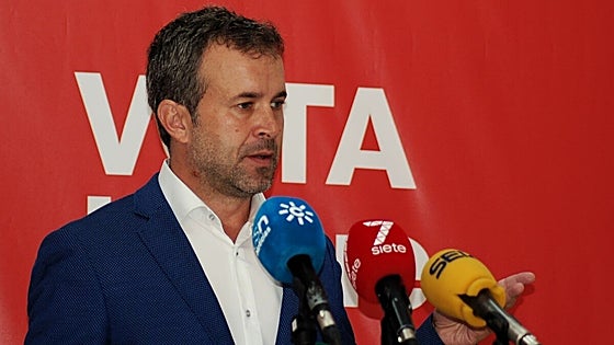 El alcalde socialista de Jaén anuncia su voto de investidura a Jaén Merece Más para intentar frenar el pacto con el PP