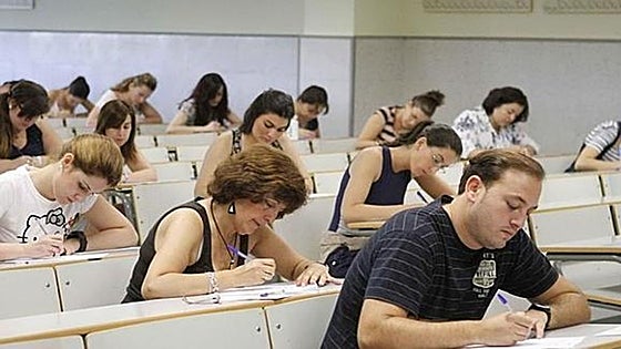 Oposiciones de Educación en Andalucía: la Junta convoca casi 3.000 plazas para 2023