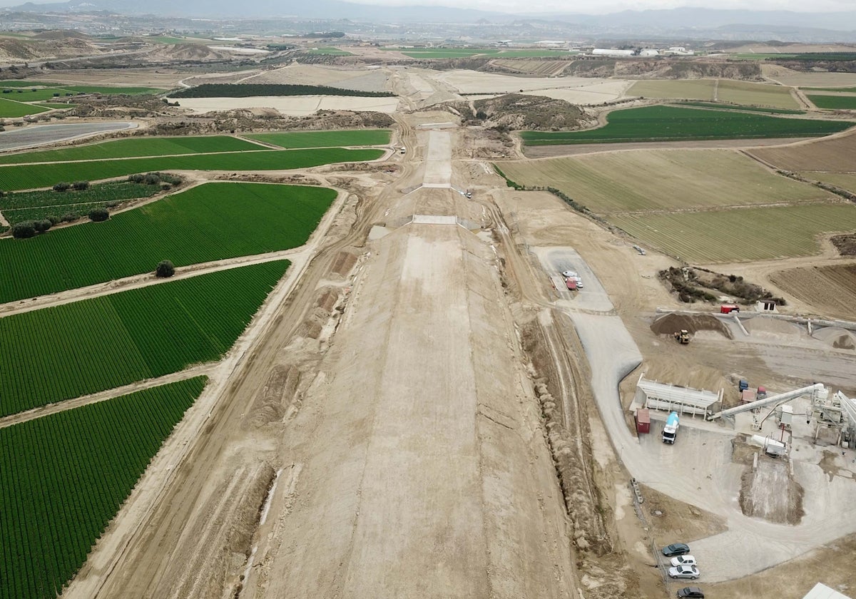 Uno de los tramos en obras del futuro AVE Almería-Murcia