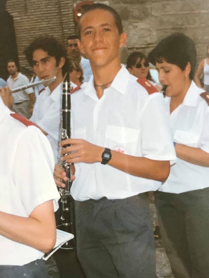 Con su clarinete, en la banda de música municipal