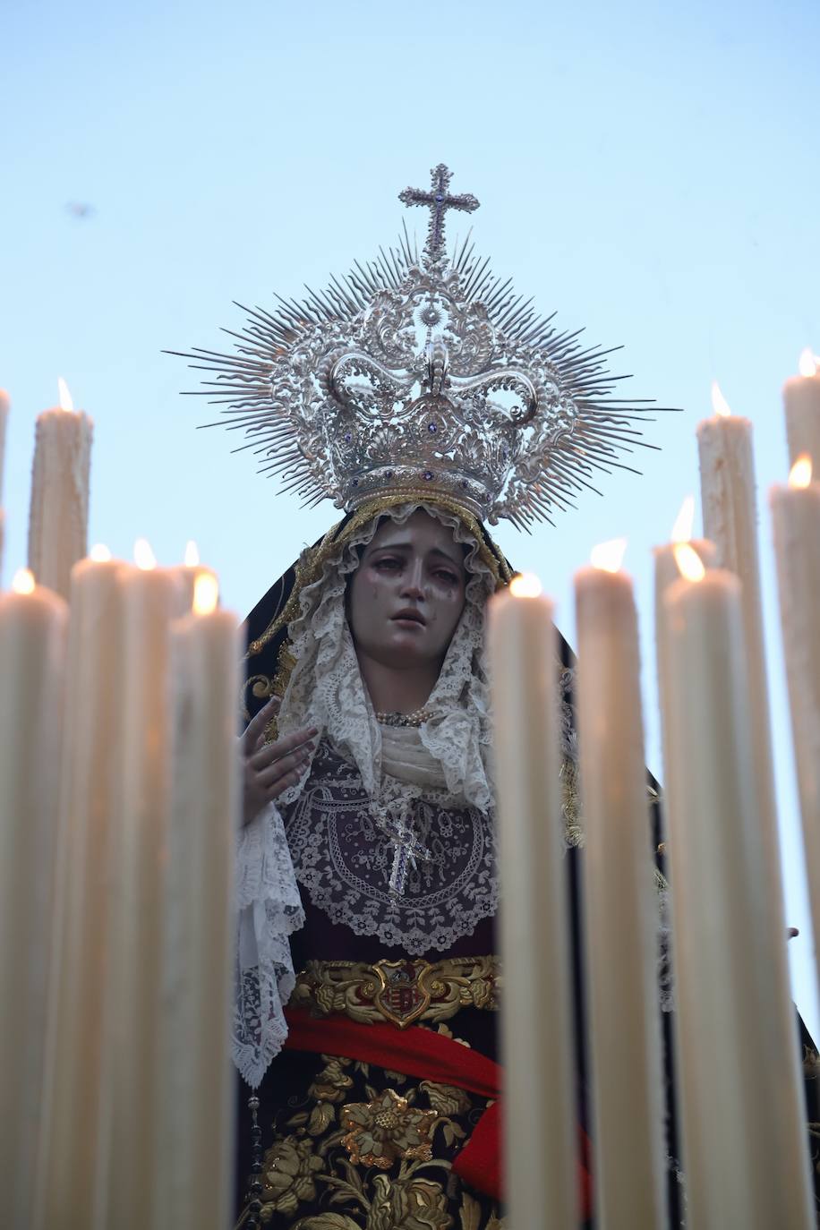 La procesión de la Virgen de la Quinta Angustia en Córdoba, en imágenes