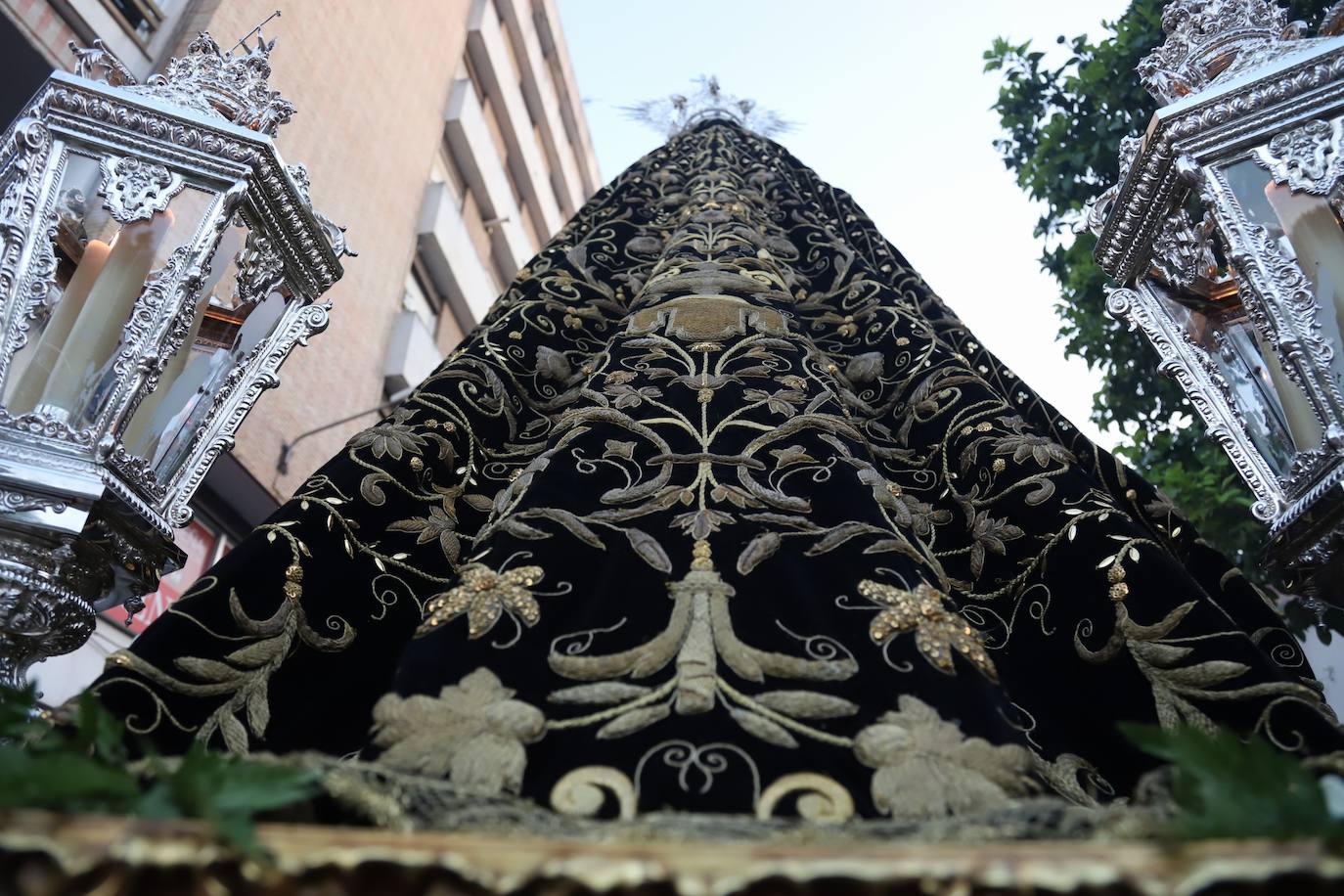 La procesión de la Virgen de la Quinta Angustia en Córdoba, en imágenes