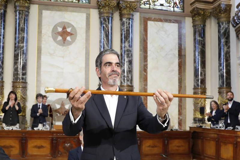 El alcalde de San Sebastían Eneko Goia, del PNV, recibe el bastón de mando y revalida el título de alcalde ﻿