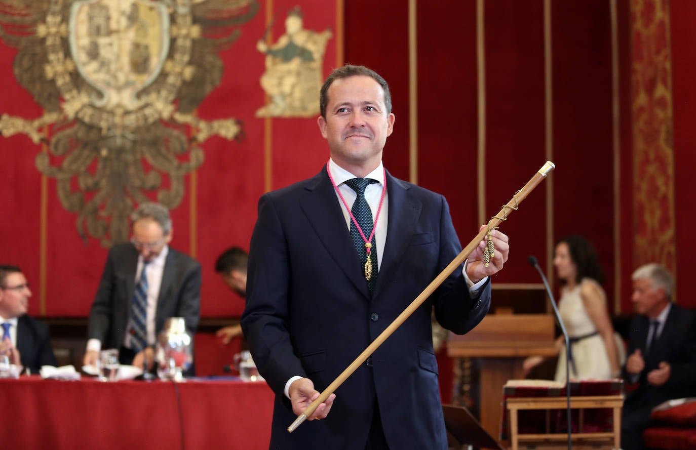 La toma de posesión de Carlos Velázquez como alcalde de Toledo, en imágenes
