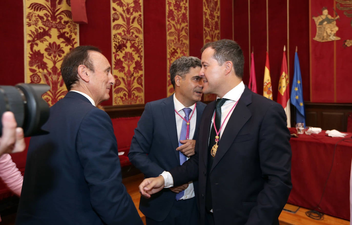 La toma de posesión de Carlos Velázquez como alcalde de Toledo, en imágenes