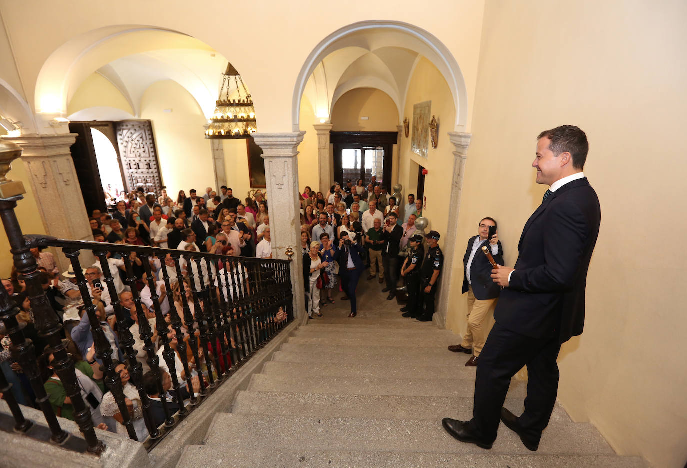 La toma de posesión de Carlos Velázquez como alcalde de Toledo, en imágenes