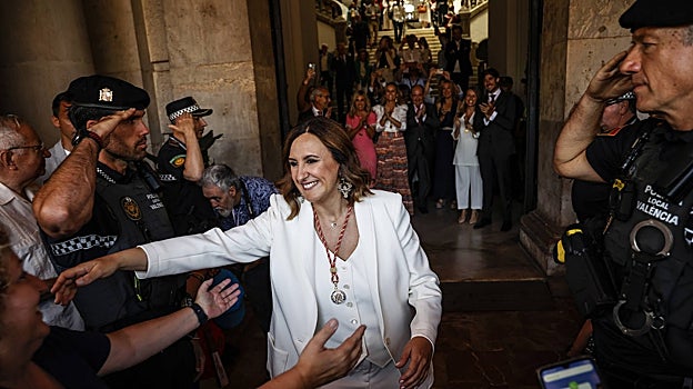 María José Catalá, este sábado, a su salida del Ayuntamiento de Valencia