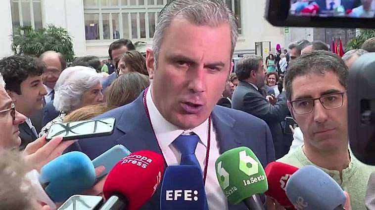 Ortega Smith contesta a Maroto que España dará "un 'no' rotundo a Sánchez