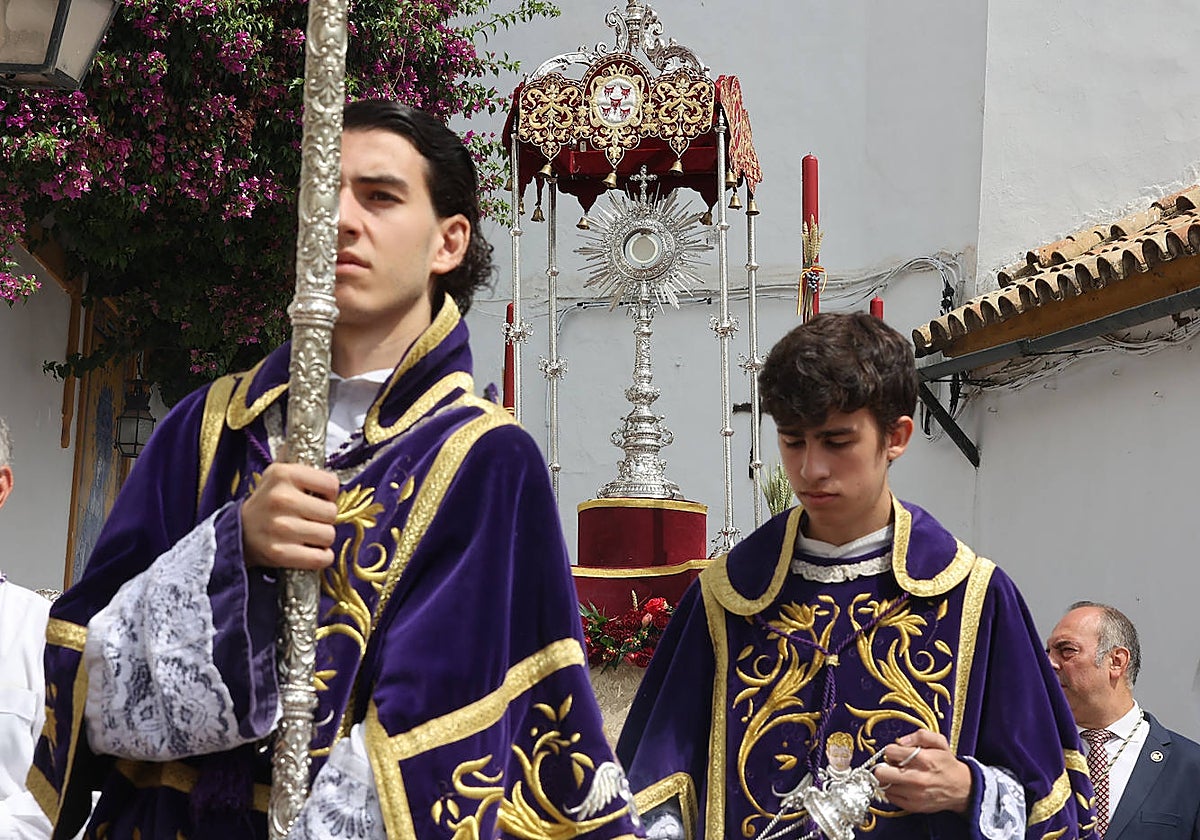 Procesión del Corpus chiquito, de la hermandad del Císter, el domingo por la mañana