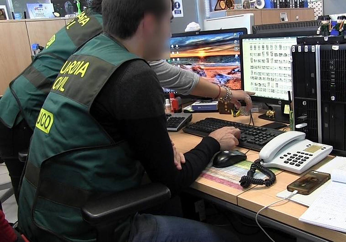 Agentes de la Policía tomada de archivo