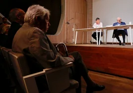 Fotogalería: el reencuentro de Felipe González y Alfonso Guerra en un acto en Madrid