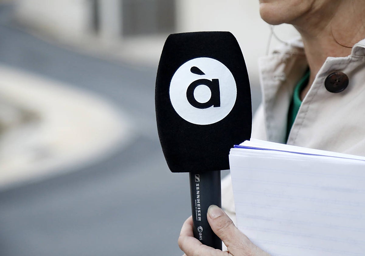 Imagen de archivo de un micrófono de À Punt