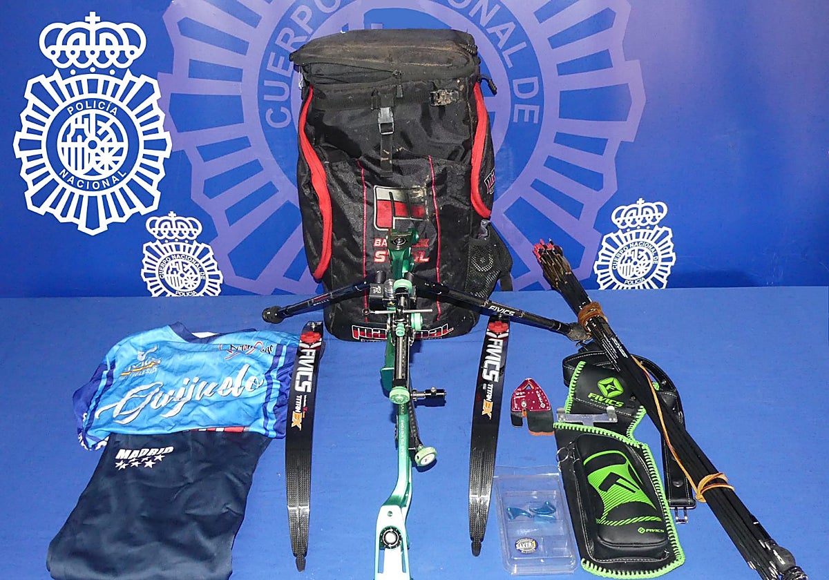 El material robado al campeón de España de tiro con arco Carlos Iglesias