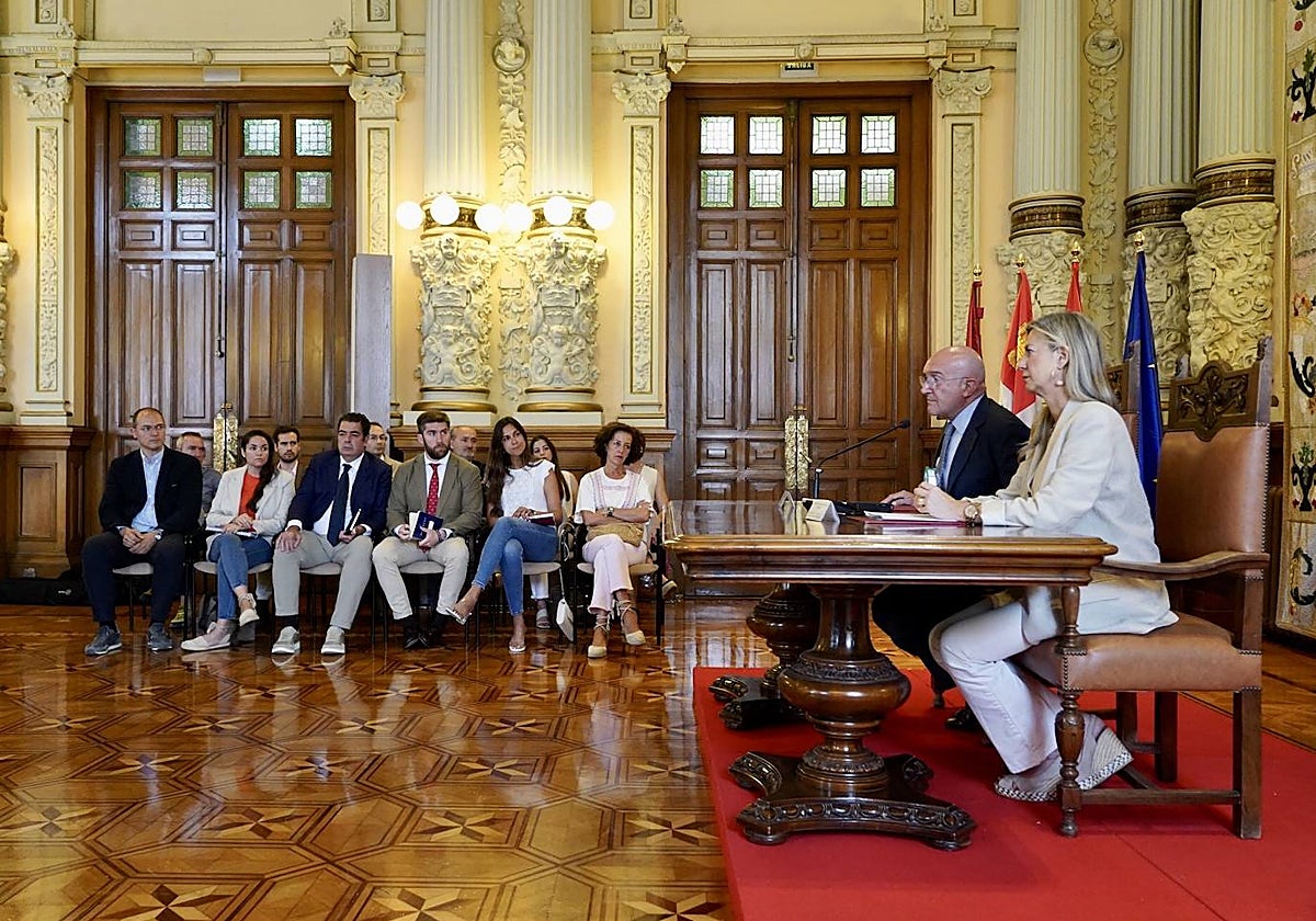 Primera comparecencia de Carnero e Irene Carvajal para explicar el equipo de Gobierno