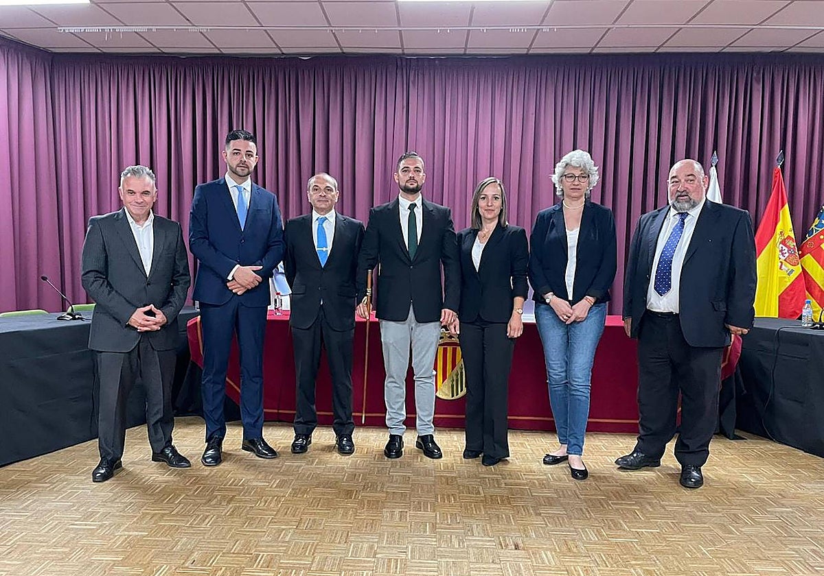 Imagen del nuevo Gobierno de PP y Vox en el Ayuntamiento de Náquera (Valencia)