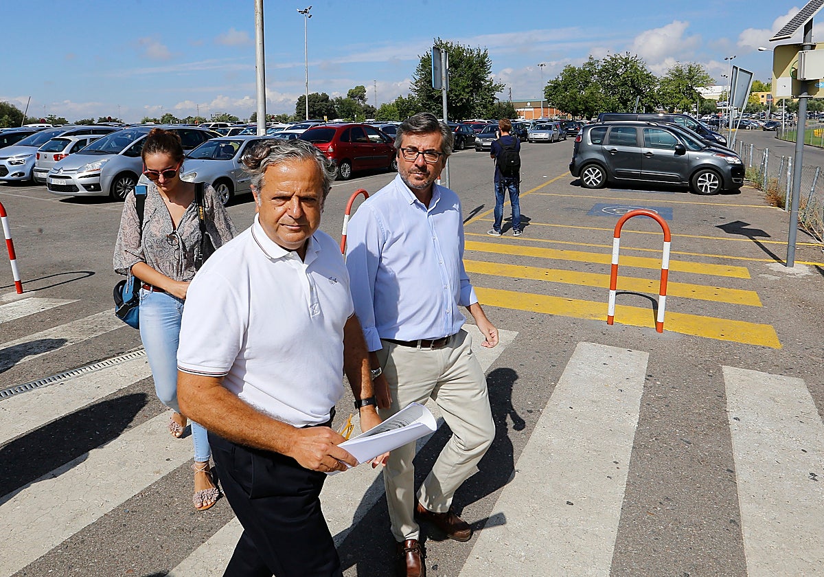 Salvador Fuentes y Miguel Ángel Torrico en una visita a una obra de Córdoba
