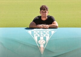 El futuro del capitán Javi Flores en el Córdoba CF, pendiente del nuevo entrenador