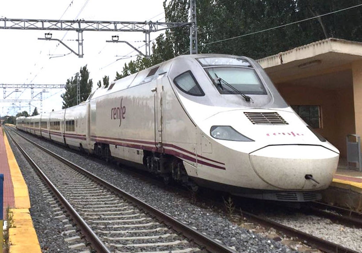 El tren Soria-Torralba se avería a los nueve días de su reapertura con el secretario provincial del PSOE a bordo