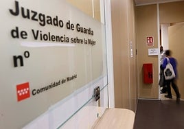 Da una paliza a su pareja, azuza su perro peligroso a la Policía y se atrinchera: «¡Me lleváis muerto antes que preso!»