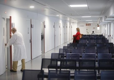 Salud contratará a más de 35.000 profesionales en Andalucía para cubrir los meses de verano