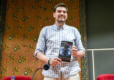 'La perra', la novela con la que el escritor conquense Alberto Val busca hacerse un hueco entre los grandes del género negro