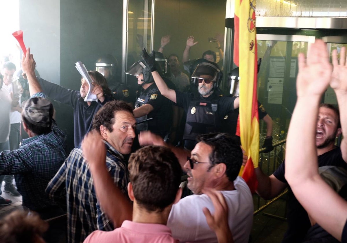 Las protestas terminaron con el asalto a la Delegación de la Junta en Salamanca