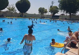 Fotos: Lleno en las piscinas de los municipios de Córdoba por el calor