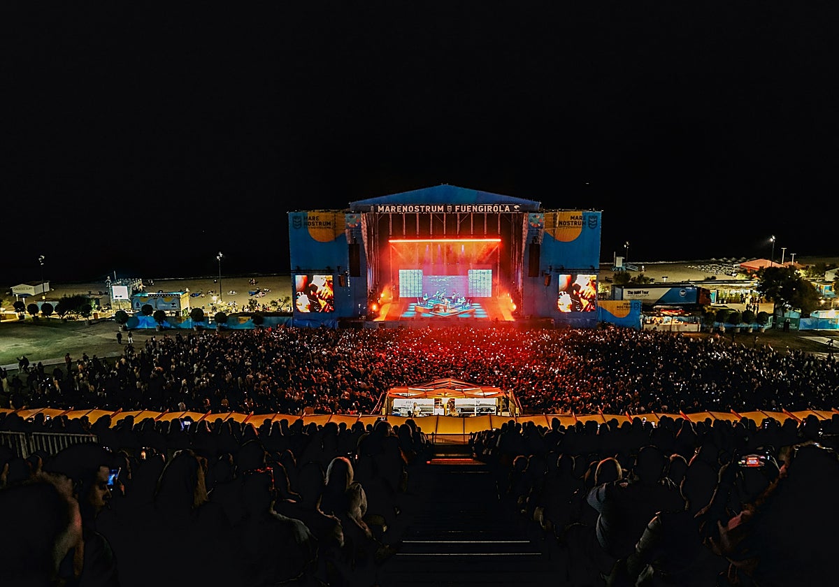 Vista del escenario principal de Marenostrum por la noche