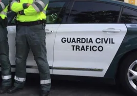 Atropella a un motorista en Granada con el coche de su madre y se da a la fuga