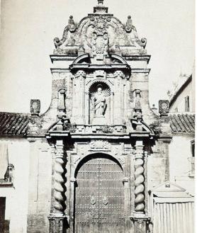 Imagen secundaria 2 - Arriba,coro y un detalle arquitectónico del interior del templo; a la derecha, fachada de San Pablo en una imagen de la primera mitad del siglo XX