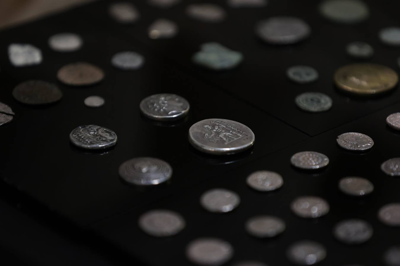 Fotos: Las decenas de piezas arqueológicas intervenidas por la Guardia Civil en Córdoba