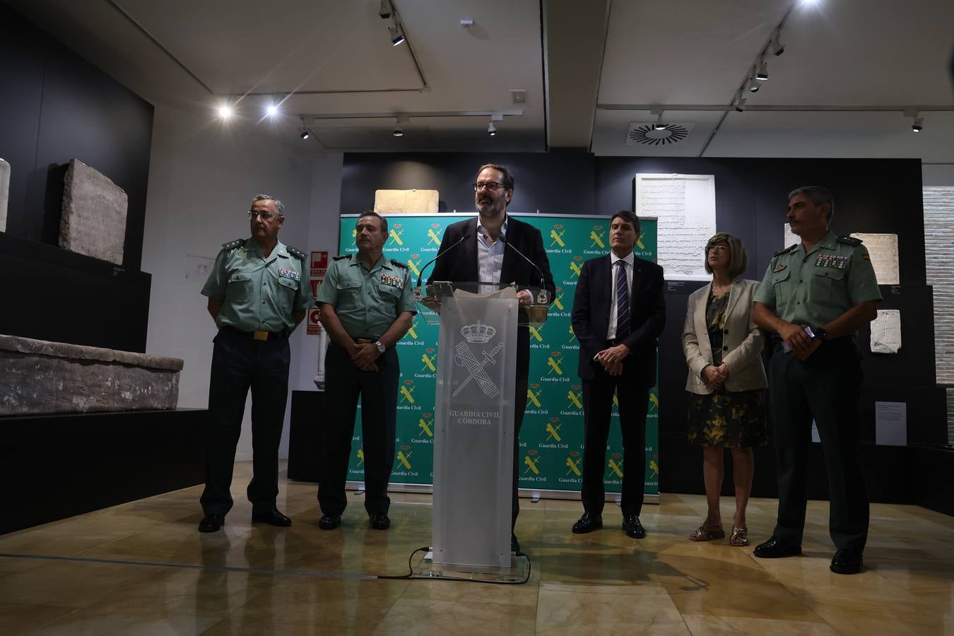 Fotos: Las decenas de piezas arqueológicas intervenidas por la Guardia Civil en Córdoba