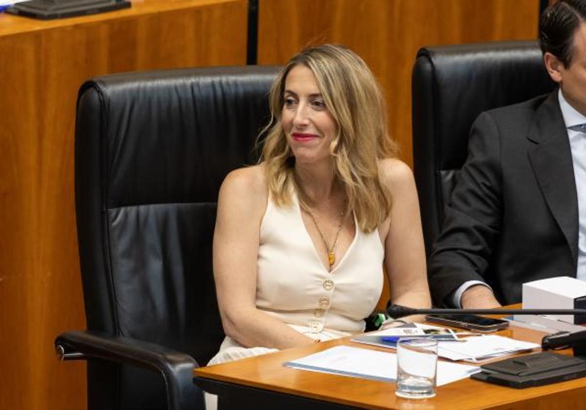 La presidenta del PP de Extremadura, María Guardiola, durante la constitución de la Asamblea de Extremadura, el pasado día 20