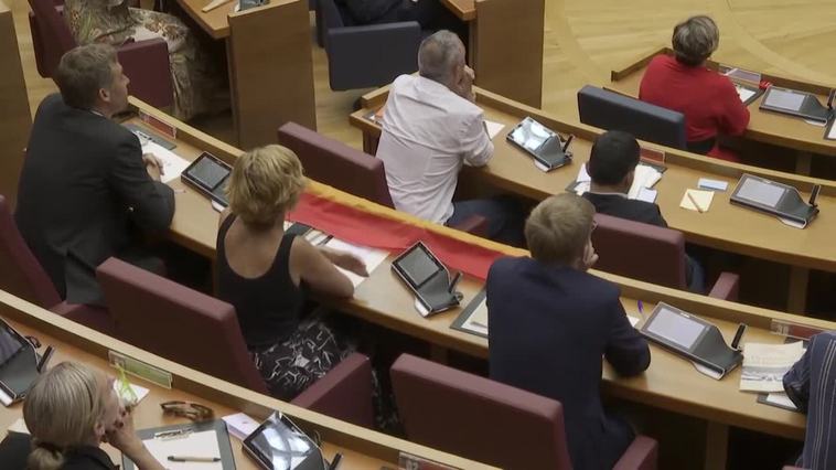 Llanos Massó, de Vox, elegida presidenta de Les Corts Valencianes
