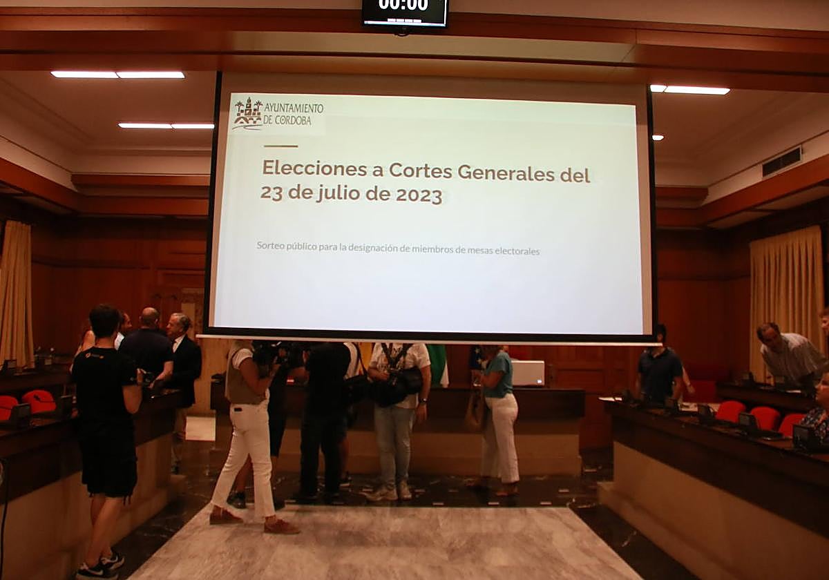 Sorteo para elegir a los presidentes, vocales y suplentes de las mesas electorales el próximo 23 de julio en la capital cordobesa