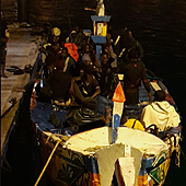 Salvamento rescata a 30 personas de un cayuco cerca de Tenerife, entre ellas 11 niños