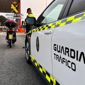 Cazan al conductor de un ciclomotor circulando por la autopista, borracho y sin carné