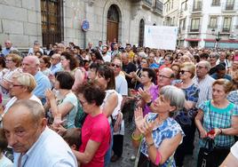 Decenas de vecinos de Pozoblanco protestan por los problemas con el agua