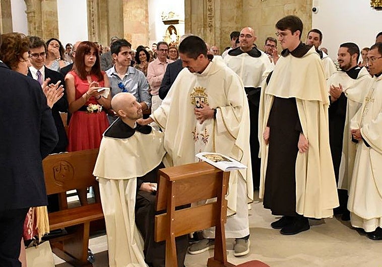Ceremonia en la iglesia de El Carmen de Abajo por la que Pablo Alonso ingresó en el noviciado