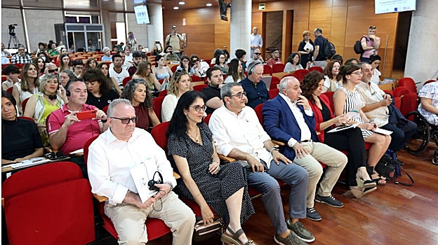 Público asistente a las jornadas de Cocemfe